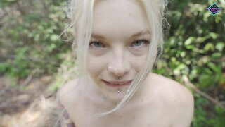 Horny tiener, bj, groot piel, in die bos. Karneli Bandi