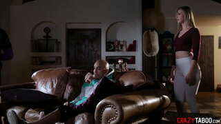 Babe Jillian Janson si inginocchiò e succhiare grande cazzo e goduto di hardcore figa cazzo dopo