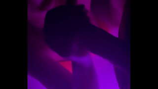 Tog min lille søster i hottub til at sutte min pik