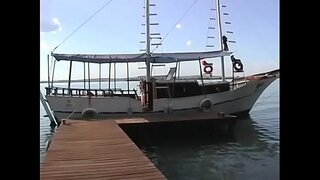 Hot latina bjonde merr saj fucking fucked në natyrë në urë