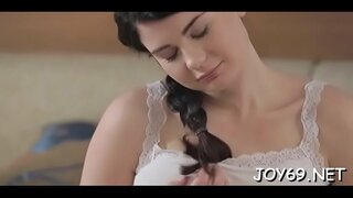 Fesat Lucy L. yavaş yavaş sadece eğlenmek için soyunuyor