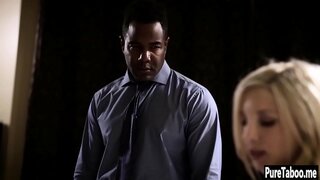 Sexy babe mosuyop sa dako nga lisud nga itom nga manok