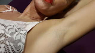 Menjilat dan bau ketiak saya